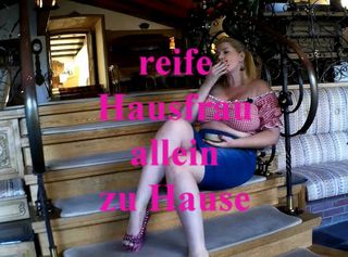 geile Hausfrau allein zu Hause - privates Video von DirtyCindy