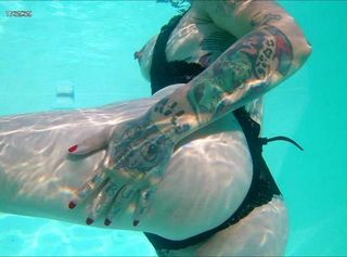 Vorschaubild vom Privatporno mit dem Titel "Underwater Goddess"