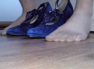 Vorschaubild vom Privatporno mit dem Titel "Die Blauen High Heels"