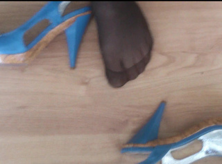 Vorschaubild vom Privatporno mit dem Titel "Meine Blauen Schuhe"