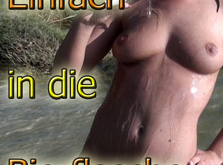 Vorschaubild vom Privatporno mit dem Titel "OUTDOOR IN DIE FLASCHE GEPISST"