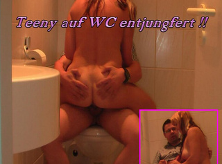 Vorschaubild vom Privatporno mit dem Titel "Teeny auf dem WC entjungfert"